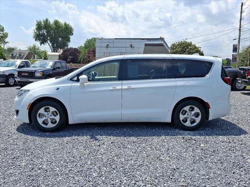 2017 Chrysler Pacifica Hybrid Touring Plus