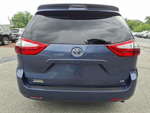 2016 Toyota Sienna LE