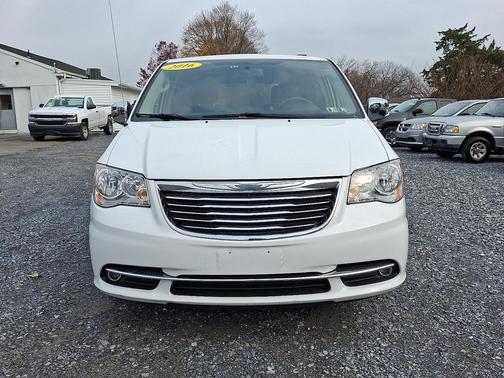 2016 Chrysler Town & Country Touring-L
