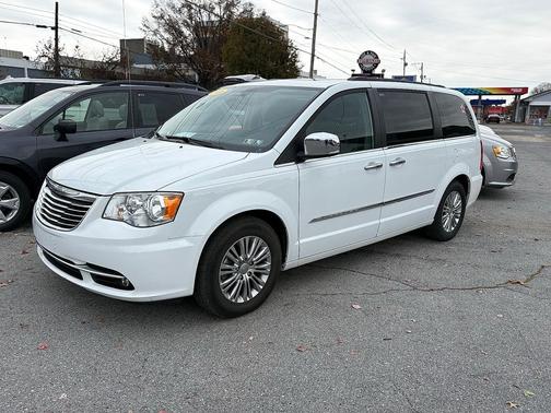 2016 Chrysler Town & Country Touring-L