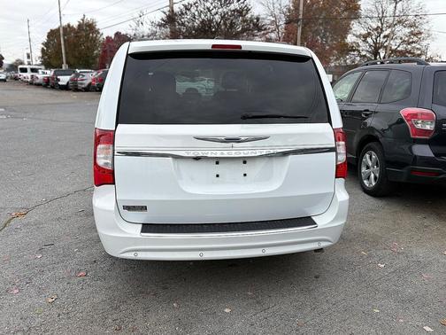 2016 Chrysler Town & Country Touring-L