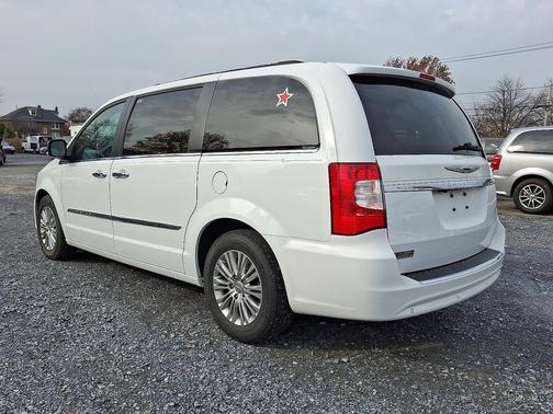 2016 Chrysler Town & Country Touring-L