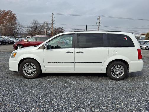 2016 Chrysler Town & Country Touring-L