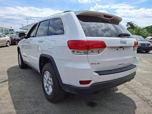 Bright White Clearcoat 2018 Jeep Grand Cherokee Laredo E