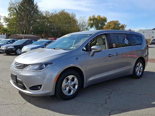 2017 Chrysler Pacifica Hybrid Touring Plus