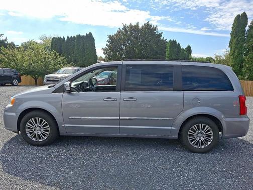 2014 Chrysler Town & Country Touring-L