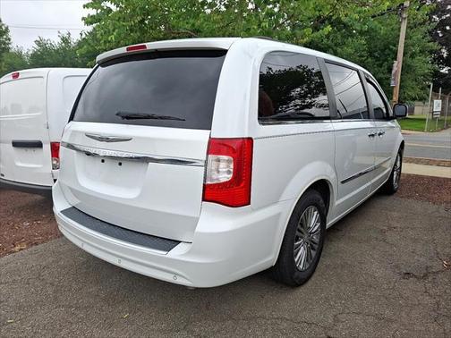 2014 Chrysler Town & Country Touring-L