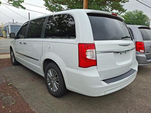 2014 Chrysler Town & Country Touring-L