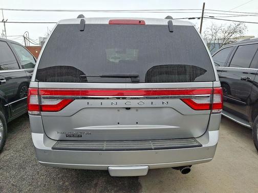 2017 Lincoln Navigator Select
