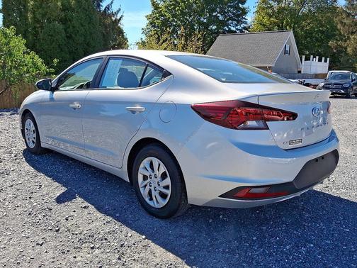 2019 Hyundai ELANTRA SE