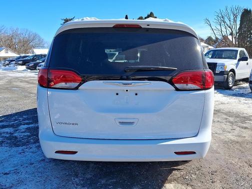 2021 Chrysler Voyager L