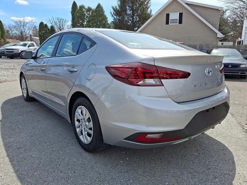 2020 Hyundai ELANTRA SE