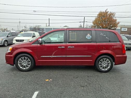 2013 Chrysler Town & Country Touring-L