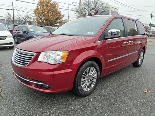 2013 Chrysler Town & Country Touring-L