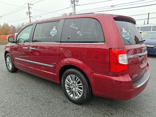 2013 Chrysler Town & Country Touring-L