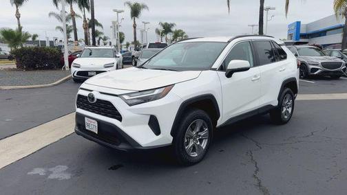 Ice Cap 2025 Toyota RAV4 XLE