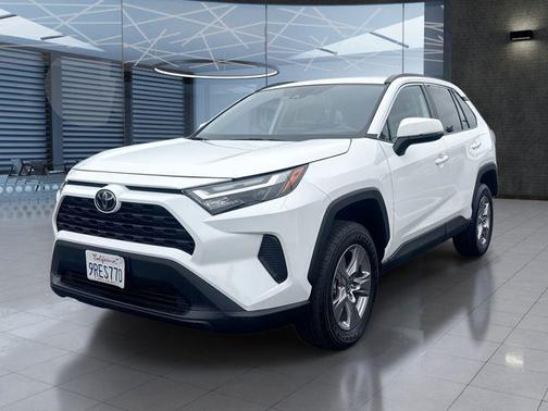 Ice Cap 2025 Toyota RAV4 XLE
