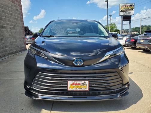 2025 Toyota Sienna XLE