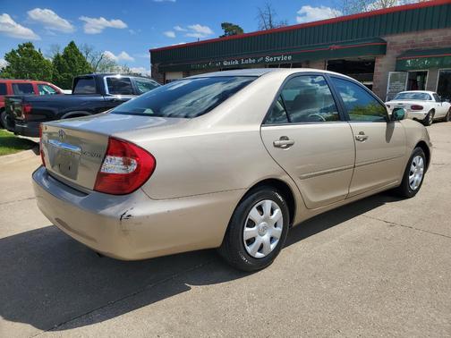 Gold 2004 Toyota Camry LE