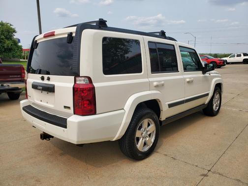 2008 Jeep Commander Sport