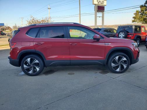 2024 Volkswagen Taos SE 4MOTION