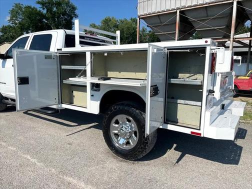 2022 RAM 3500 Tradesman Crew Cab 4x4 8' Box