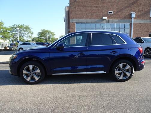 Navarra Blue Metallic 2024 Audi Q5 Premium Plus