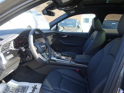 2025 Audi Q7 Premium