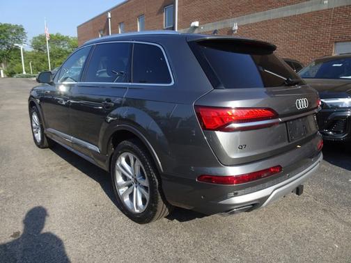 2025 Audi Q7 Premium