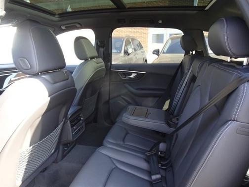 2025 Audi Q7 Premium