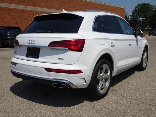 2022 Audi Q5 S line Premium Plus