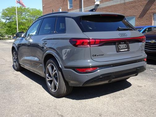 Magnet Gray 2027 Audi Q6 e-tron Prestige