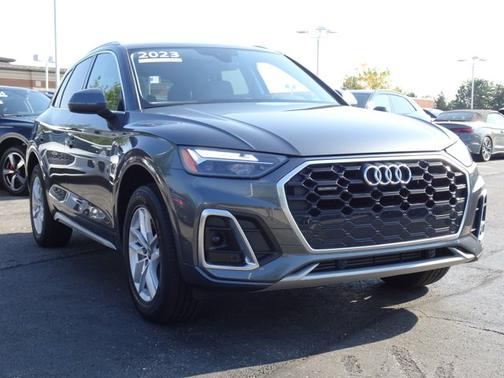 Daytona Gray Pearl Effect 2023 Audi Q5 S line Premium