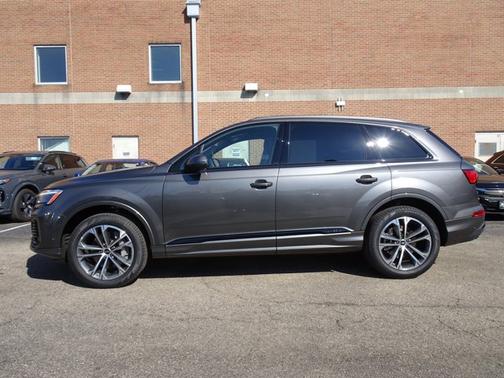 2026 Audi Q7 Premium