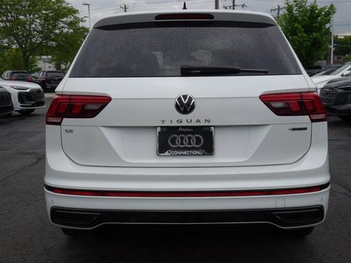 Pure White 2022 Volkswagen Tiguan SE R-Line Black
