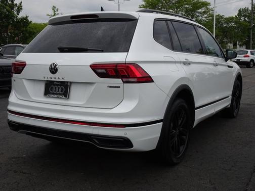 Pure White 2022 Volkswagen Tiguan SE R-Line Black