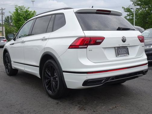 Pure White 2022 Volkswagen Tiguan SE R-Line Black