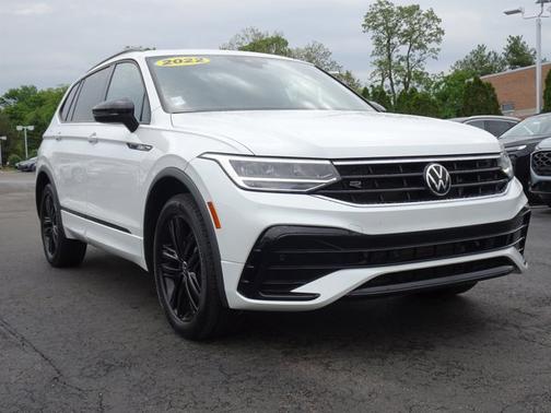 Pure White 2022 Volkswagen Tiguan SE R-Line Black