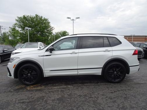 Pure White 2022 Volkswagen Tiguan SE R-Line Black