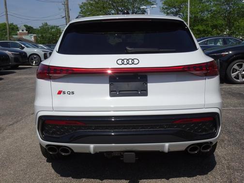 Glacier White Metallic 2026 Audi SQ5 Premium Plus