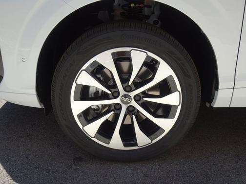 2026 Audi Q3 S line