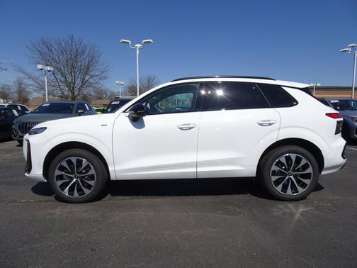 Arkona White 2026 Audi Q3 S line