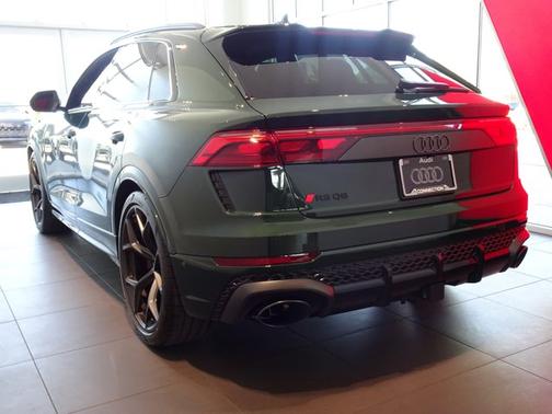 Green 2026 Audi RS Q8 performance