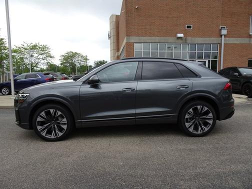 2025 Audi Q8 Premium Plus