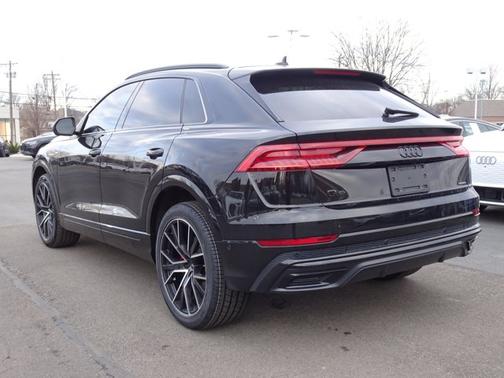 2023 Audi Q8 Premium Plus