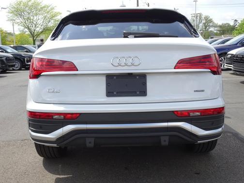 Glacier White Metallic 2025 Audi Q5 Sportback S line Premium Plus