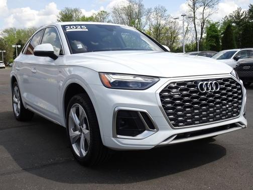 Glacier White Metallic 2025 Audi Q5 Sportback S line Premium Plus