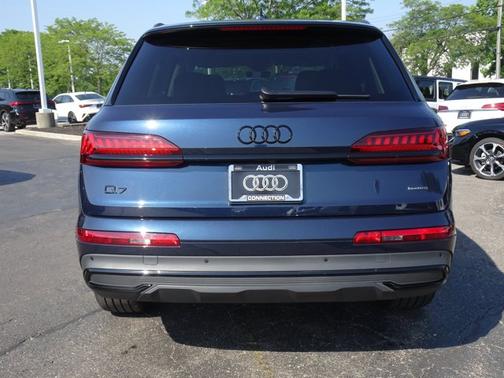 Waitomo Blue Metallic 2023 Audi Q7 Premium Plus