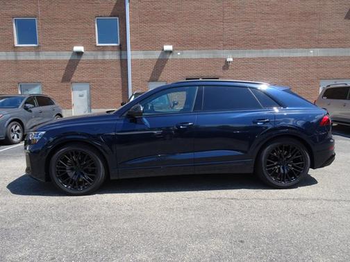 Waitomo Blue Metallic 2026 Audi SQ8 Prestige