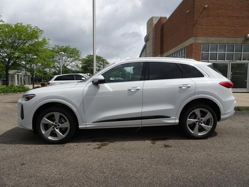 Glacier White Metallic 2026 Audi Q5 Premium Plus